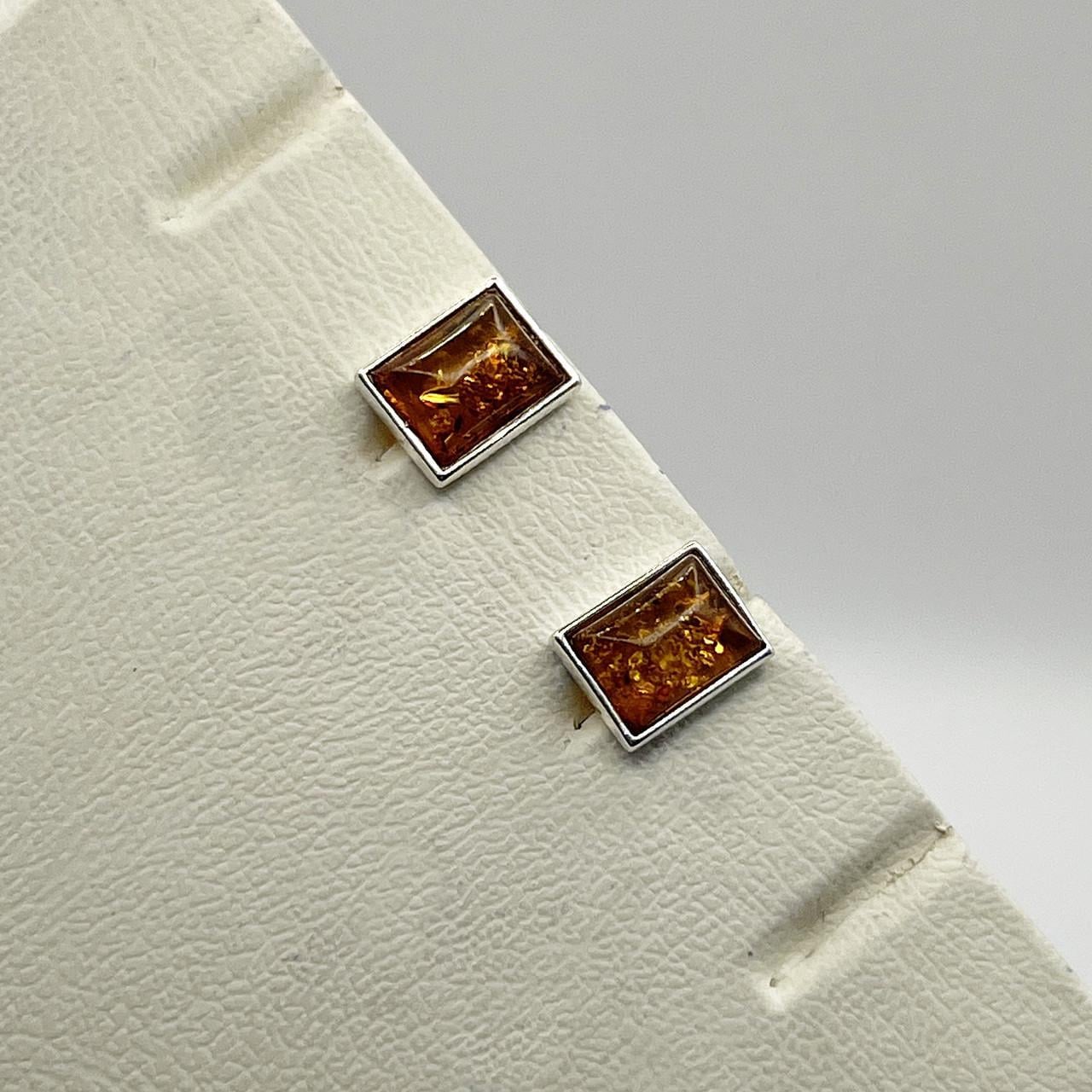 Серебряные серьги-гвоздики с янтарем 1,55 г (2590753893) Серебряные серьги-гвоздики с янтарем 1,55 г (2590753893)