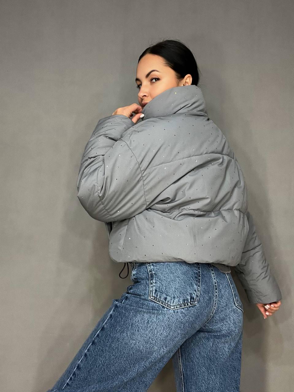 Куртка жіноча Haiziyuan 7165 укорочена пуффер з розсипом камінців демісезонна без капюшона оверсайз L Сірий (3310) - фото 5