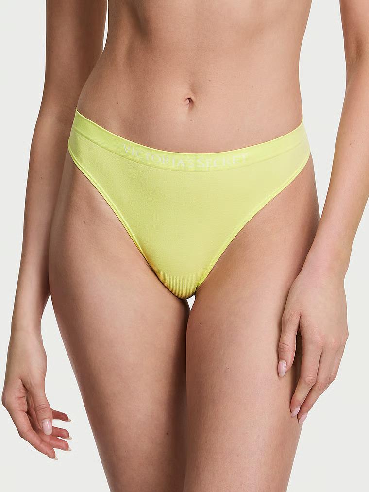 Трусики стринги Victoria's Secret Seamless Thong Panty Sparkling Lime S Желтый (27070860) Трусики стринги Victoria's Secret Seamless Thong Panty Sparkling Lime S Желтый (27070860)