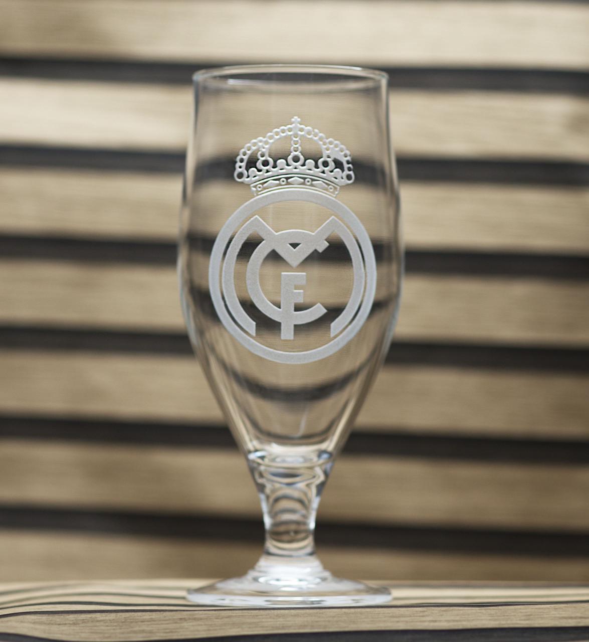 Подарочный бокал пивной на ножке с гравировкой лого ФК Реал 500 мл (2059935460)