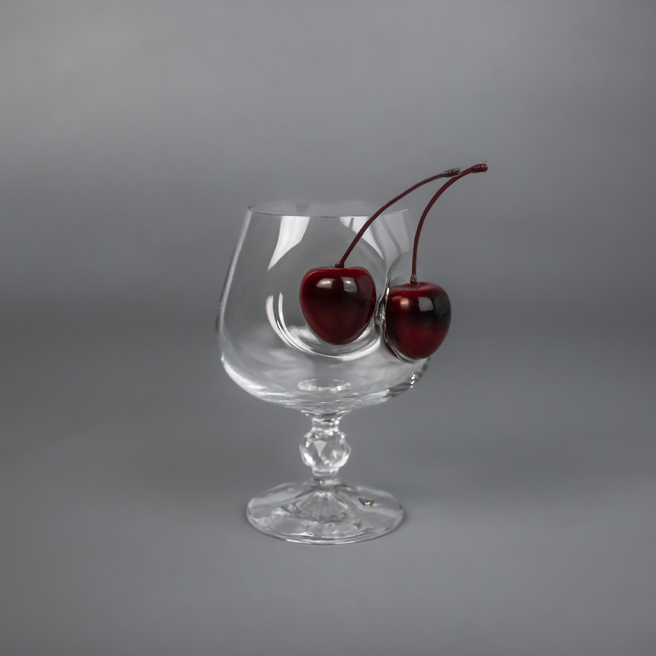 Коньячный бокал VSKLO с вишней 265 мл