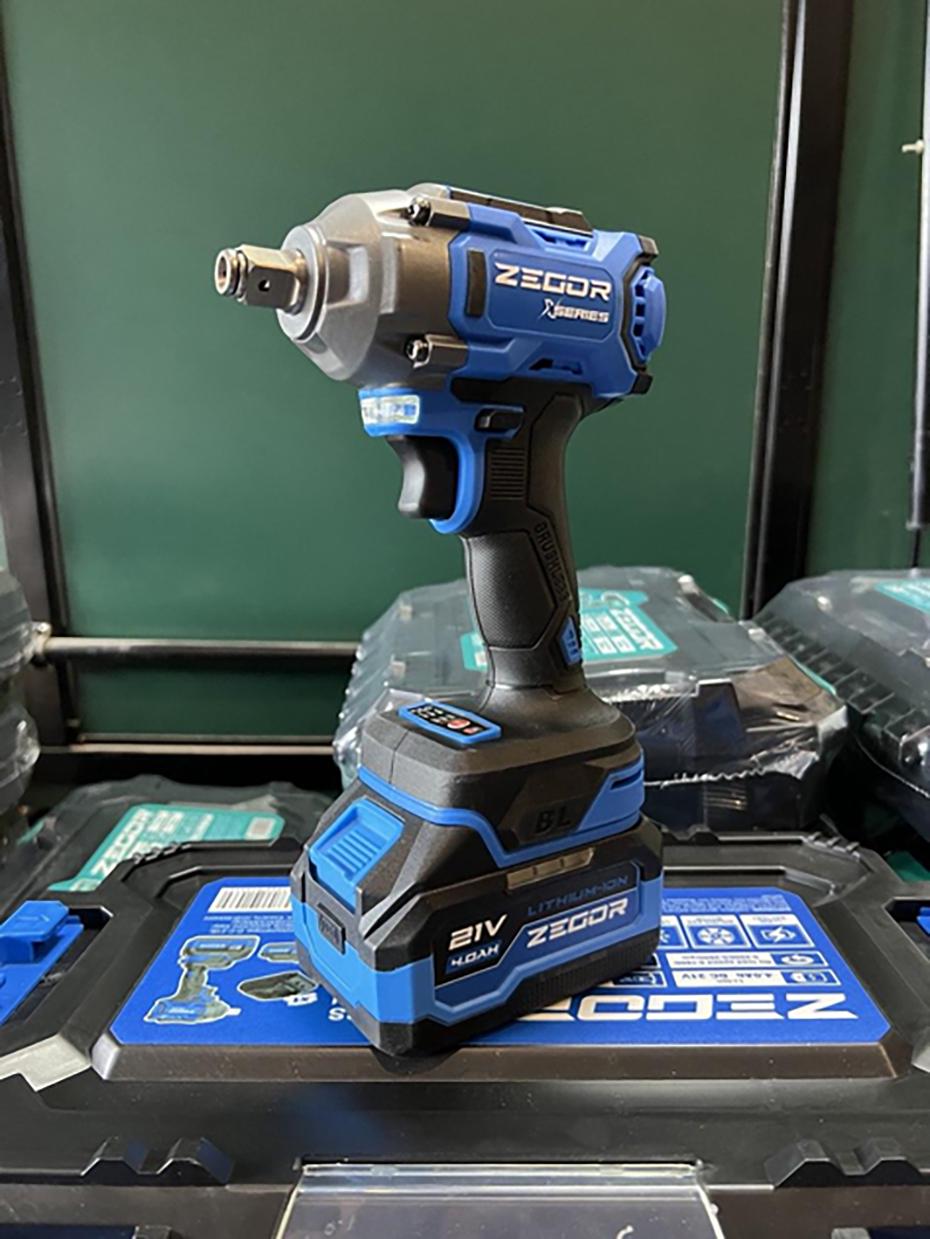 Гайковерт ударный аккумуляторный Zegor SDAX-21BL-500 21V Advanced 2 батареи бесщеточный двигатель/реверс/с подсветкой - фото 12 Гайковерт ударный аккумуляторный Zegor SDAX-21BL-500 21V Advanced 2 батареи бесщеточный двигатель/реверс/с подсветкой - фото 12