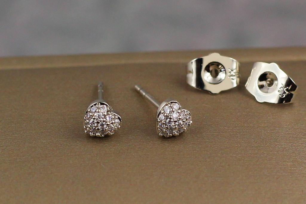 Серьги гвоздики Xuping Jewelry Сердечки с мелкими камешками 5 мм Серебристый