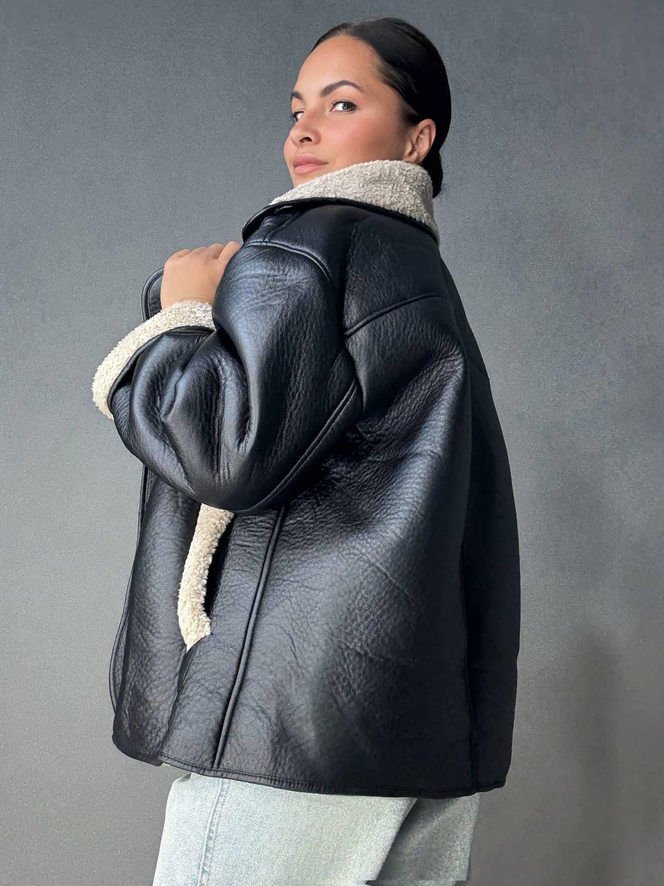 Дубленка женская Aftf Basic 242 с бежевым мехом на пуговицах S Черный (5019) - фото 5 Дубленка женская Aftf Basic 242 с бежевым мехом на пуговицах S Черный (5019) - фото 5