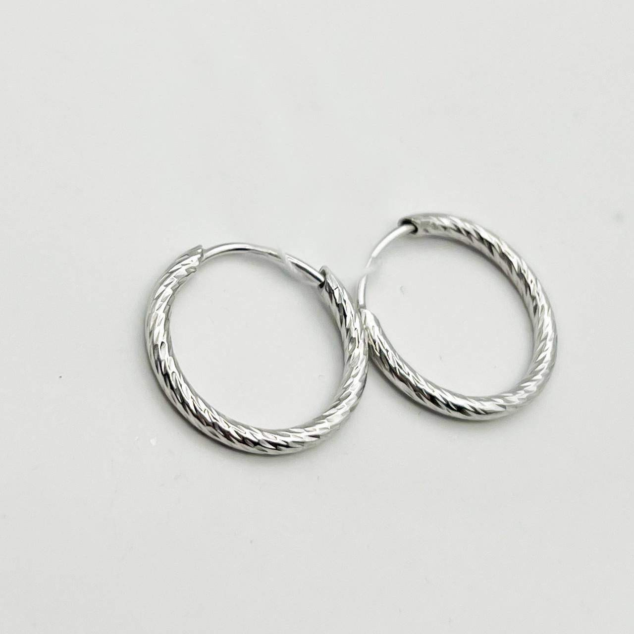 Серебряные серьги-кольца d 19 мм 1,65 г (2449939836) Серебряные серьги-кольца d 19 мм 1,65 г (2449939836)