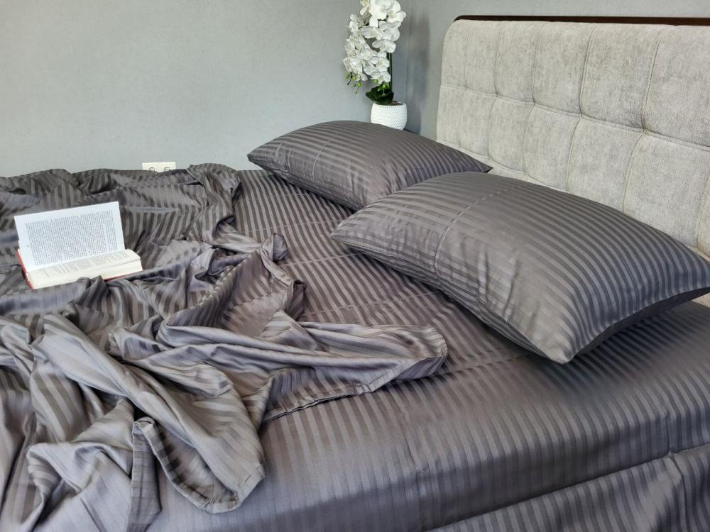 Комплект постельного белья на резинке Stripe LUX 1/1 см семейный/наволочки 50х70/70х70 см Gray Shadow (3919) - фото 1 Комплект постельного белья на резинке Stripe LUX 1/1 см семейный/наволочки 50х70/70х70 см Gray Shadow (3919) - фото 1