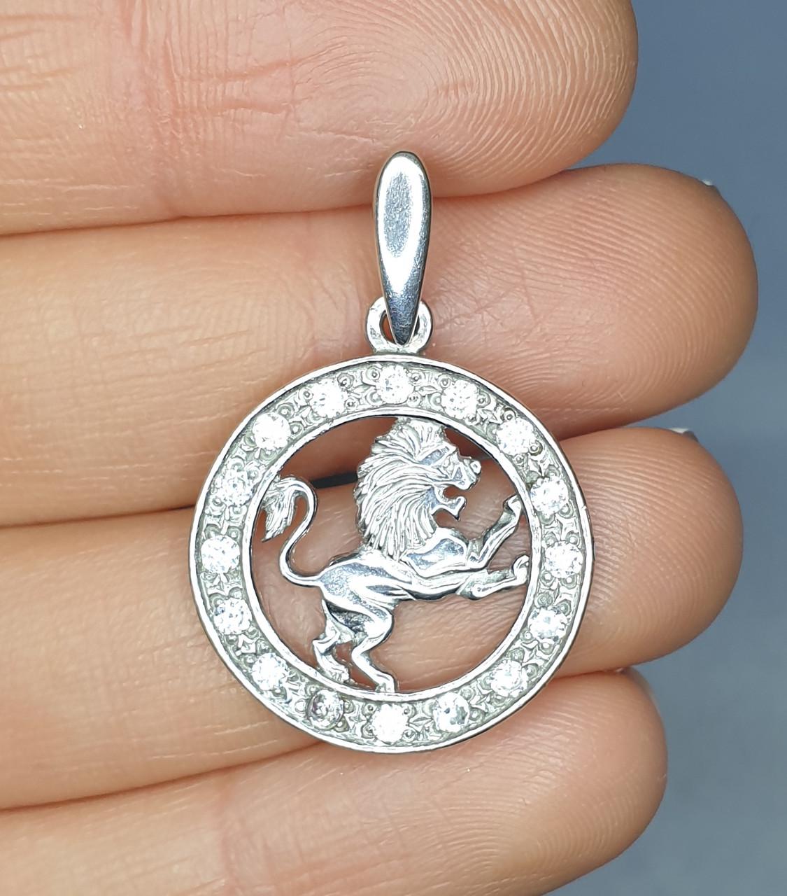 Амулет срібний Лев з кубічним цирконієм 2,9 г (1300050942)