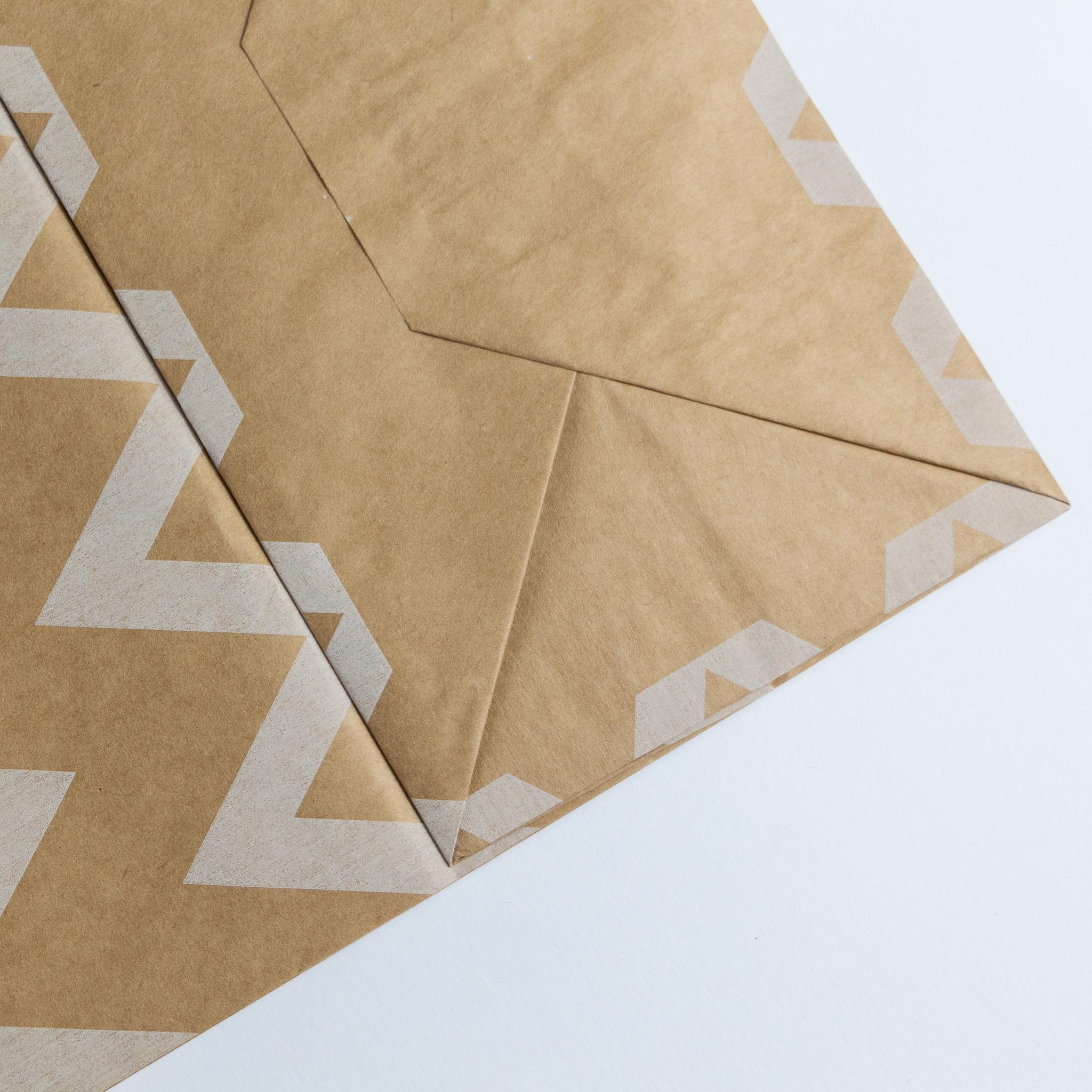 Пакет подарочный бумажный с рисунком орнамент зиг-заг без ручек 210х120х290 мм 50 шт. - фото 4