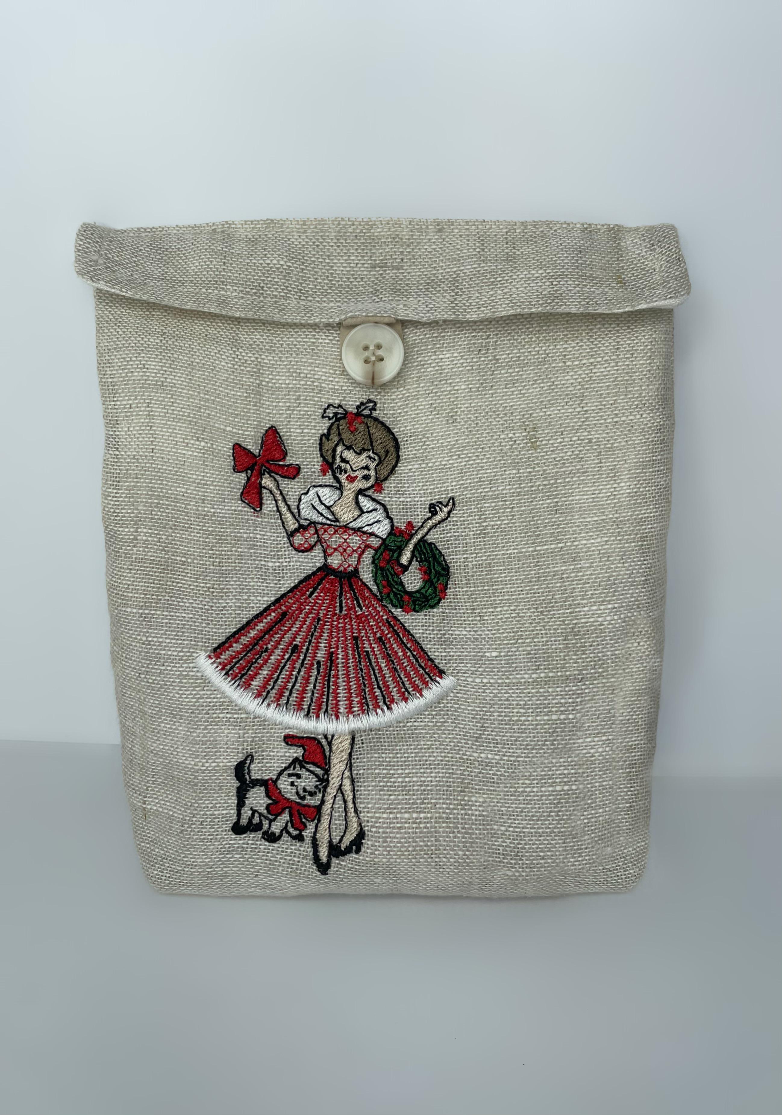 Подарочный мешочек с вышивкой Девочка с венчиком 15х20 см (30837163)
