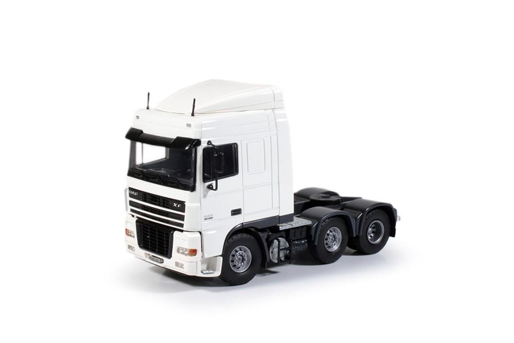 Игрушка Тягач daf XF95 Space Cab масштабная модель 1:50 6x2 см