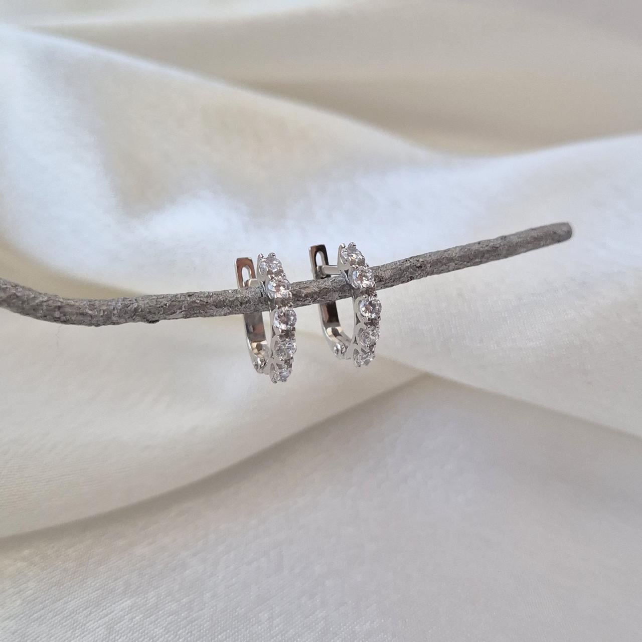 Серьги дорожка с белыми камнями серебро 925 пробы родированное 2,00 г (56310р)