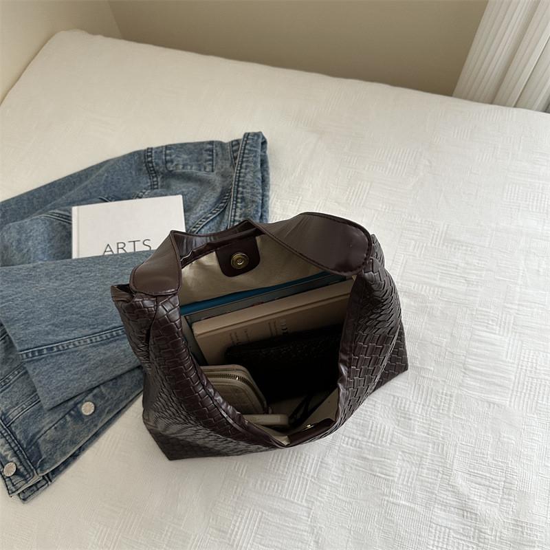 Шоппер Liora з одним великим відділенням та косметичкою Коричневий (LR 3833 BN) - фото 6