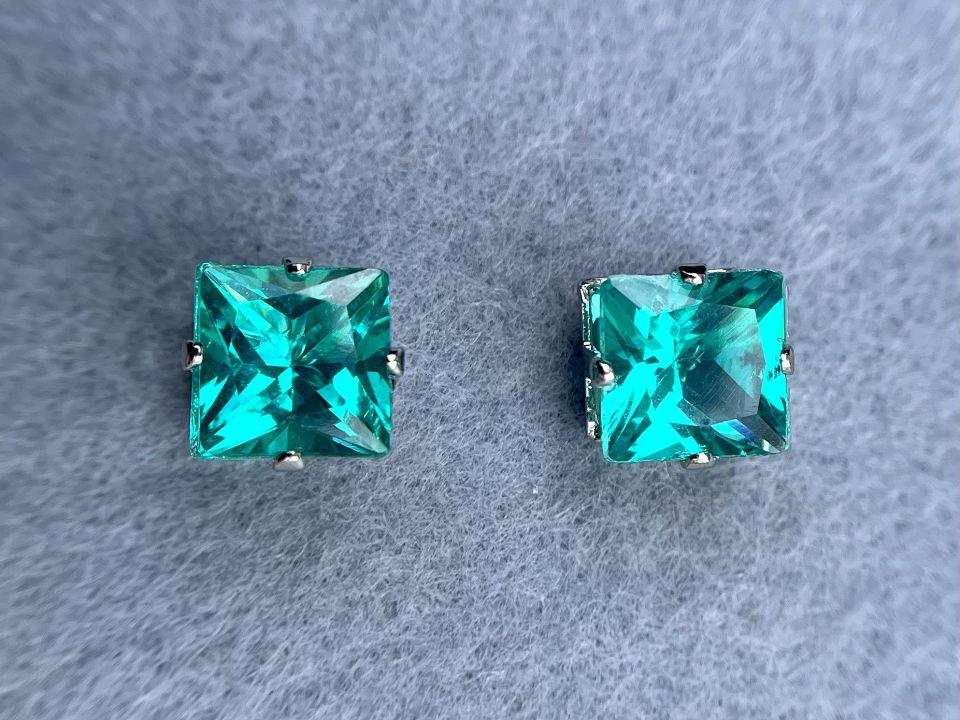 Серьги гвоздики квадратные Серьги гвоздики квадратные