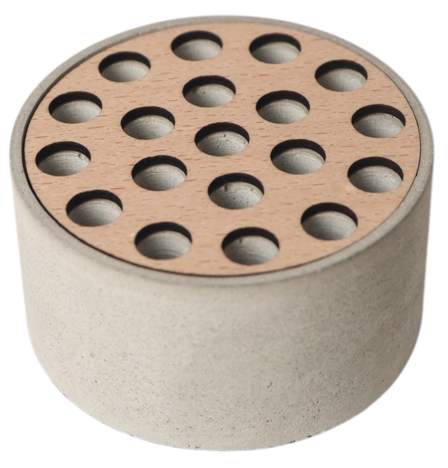 Подставка для ручек и карандашей из бетона с отделкой из дерева (21535008)