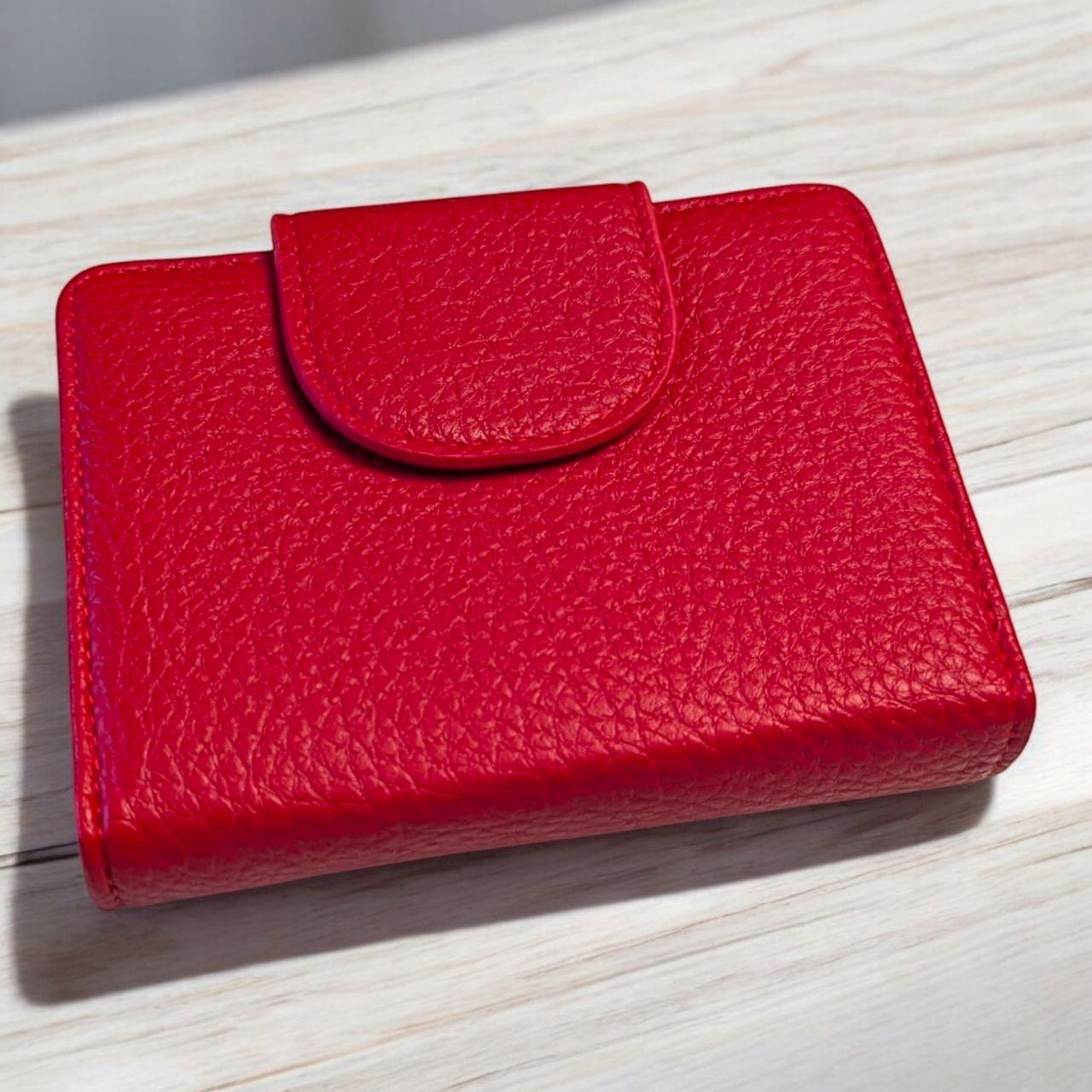 Гаманець жіночий маленький на магніті подвійного додавання SAARALYN 12х10 см Червоний (5421) Гаманець жіночий маленький на магніті подвійного додавання SAARALYN 12х10 см Червоний (5421)