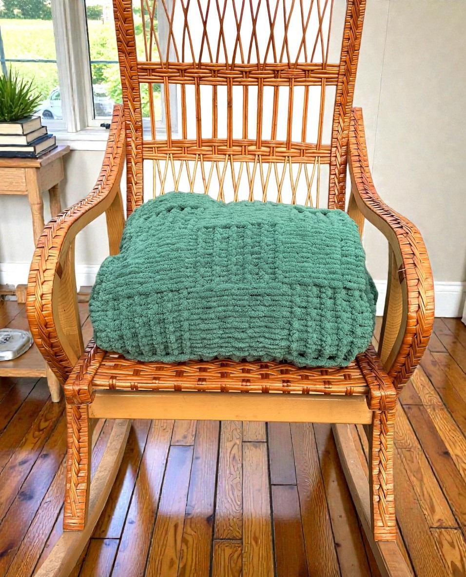 Плед Шахматная доска из плюшевой пряжи Alize Puffy 150х190 см Зеленый - фото 3 Плед Шахматная доска из плюшевой пряжи Alize Puffy 150х190 см Зеленый - фото 3