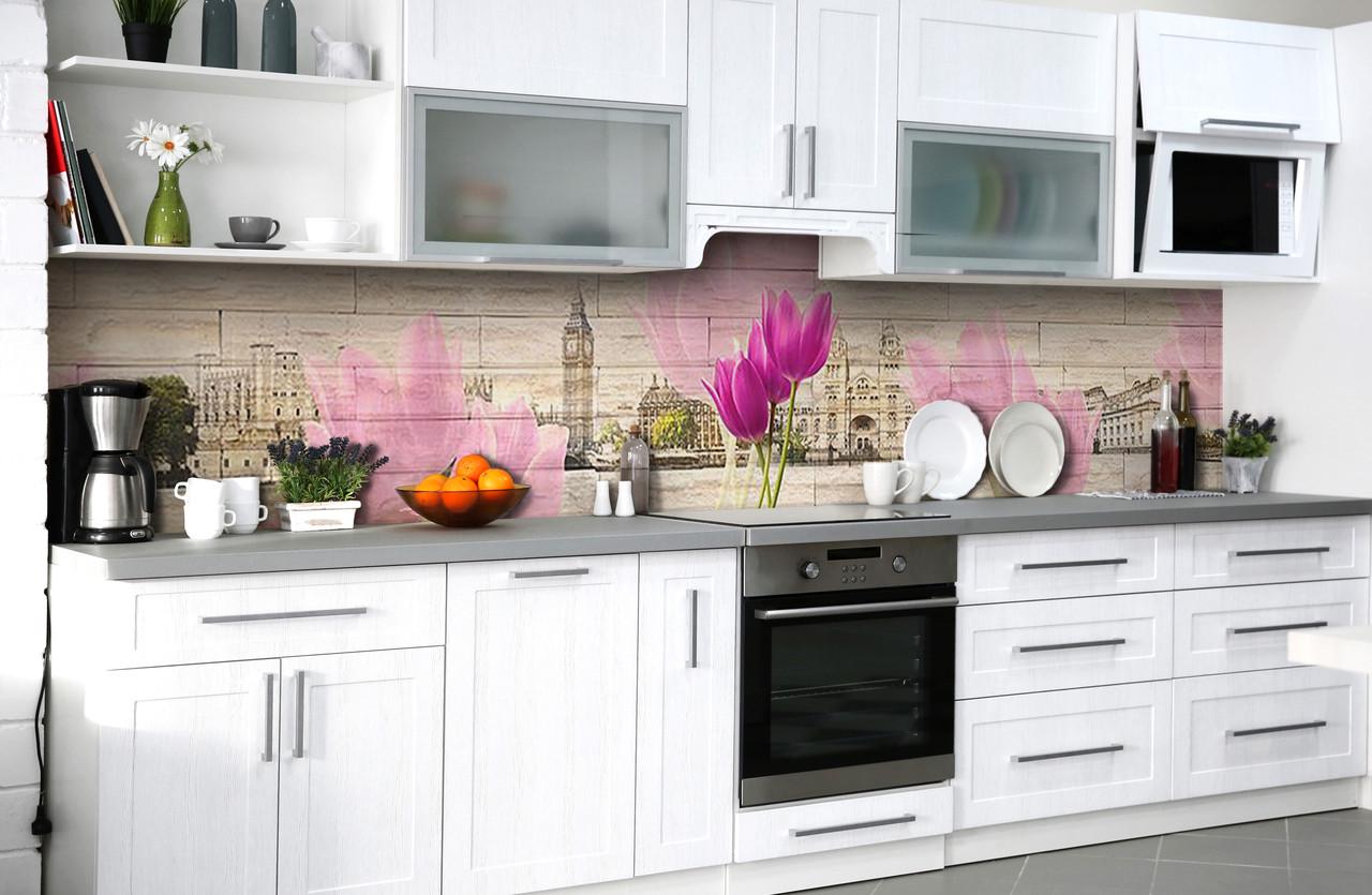 Кухонный фартук Весна в Лондоне тюльпаны из самоклеющейся виниловой пленки 65х250 см Бежевый