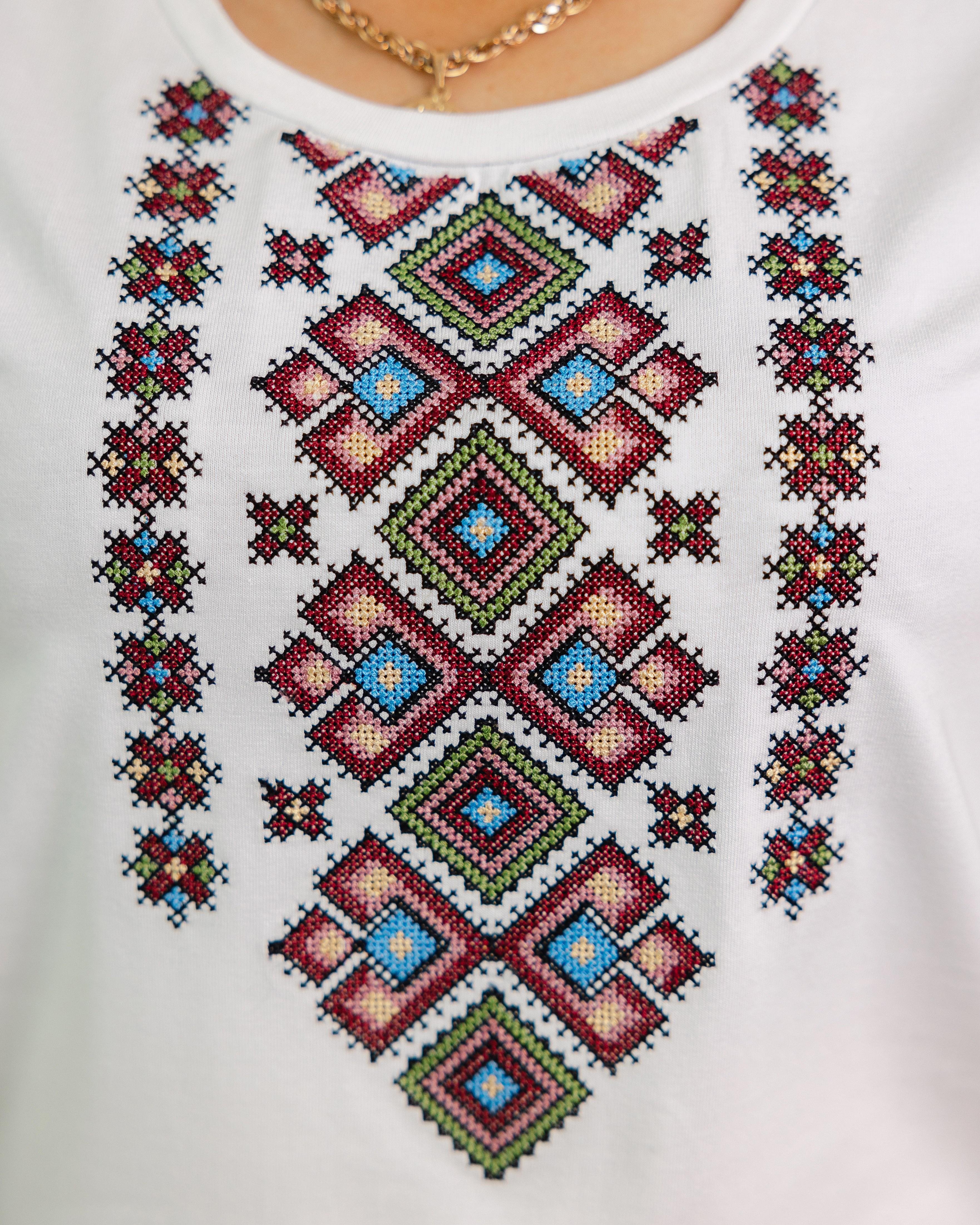 Футболка с вышивкой женская Изольда XL Белый (0002222-XL) - фото 2 Футболка с вышивкой женская Изольда XL Белый (0002222-XL) - фото 2