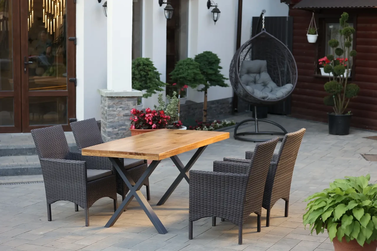 Комплект садових меблів Монако Преміум на металевому каркасі з техноротангу стіл/крісла Чорний (CNT00008849)