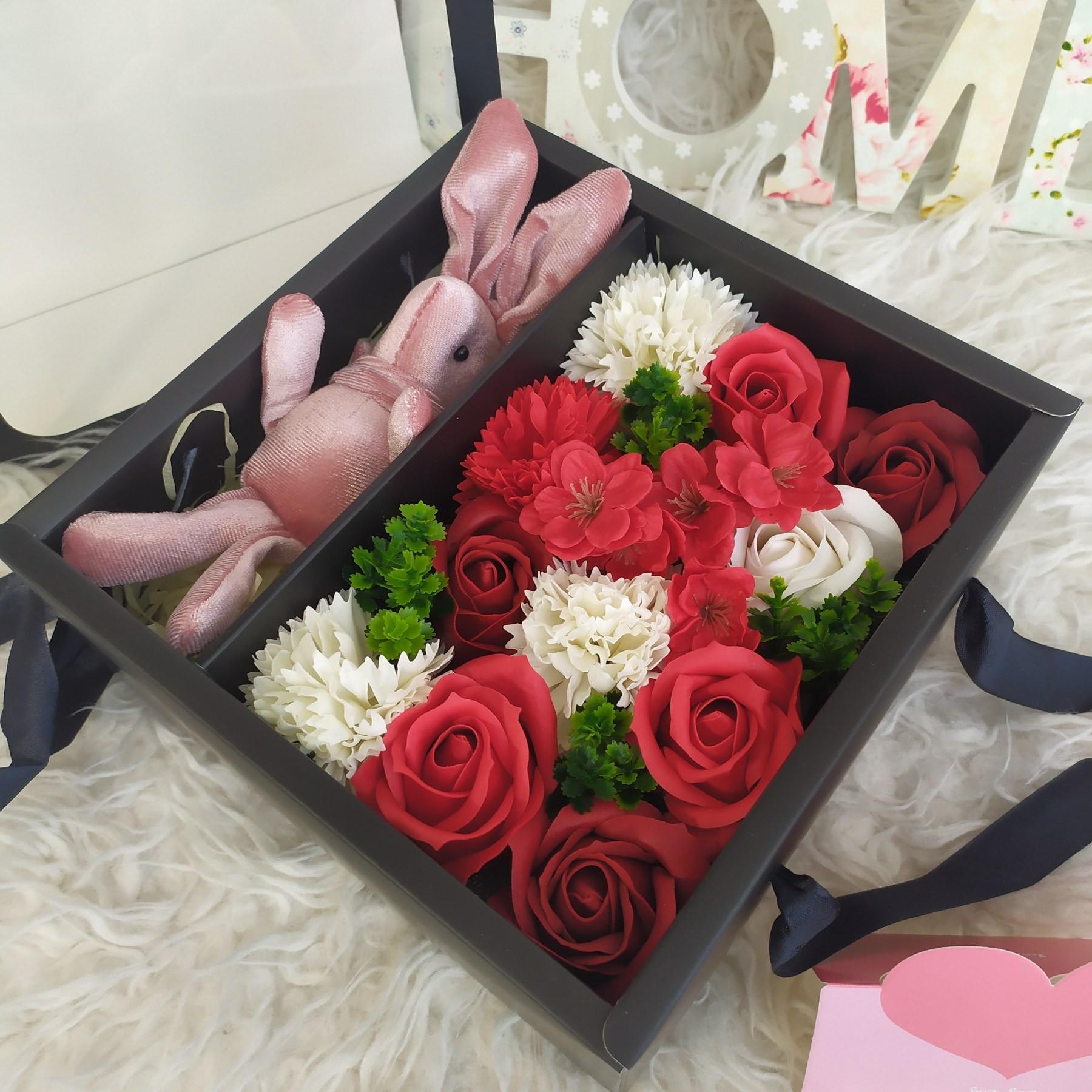 Подарочный набор розы из мыла и зайчик Wow flowers - фото 3 Подарочный набор розы из мыла и зайчик Wow flowers - фото 3