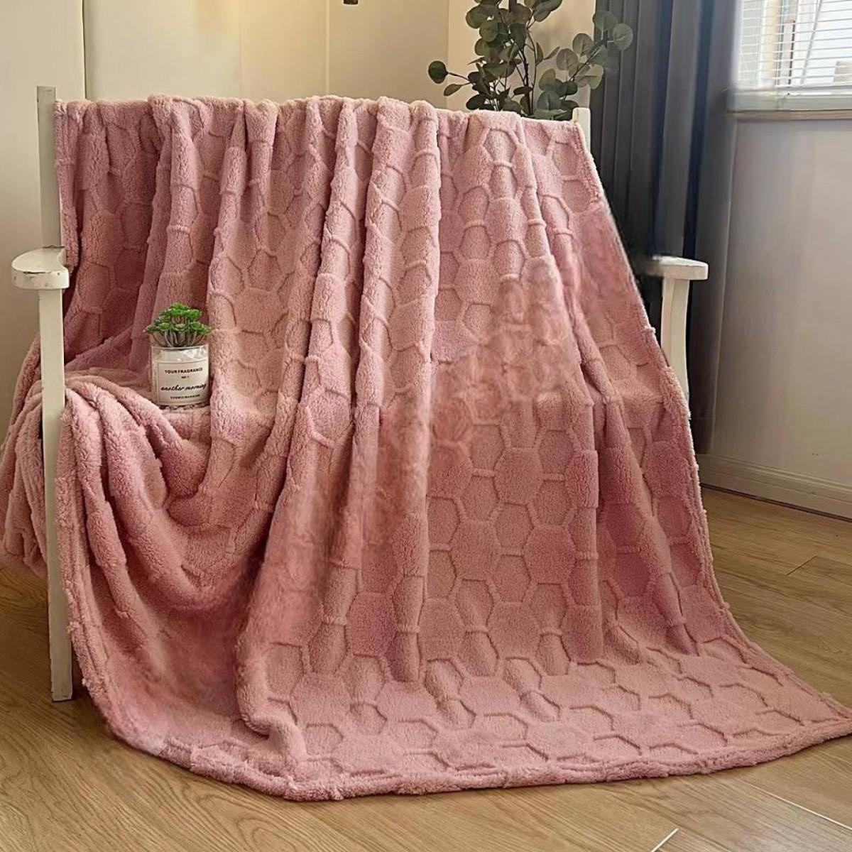 Плед пушистый Koloco Маленькие шестиугольники евро 200х230 см Розовый (40010) Плед пушистый Koloco Маленькие шестиугольники евро 200х230 см Розовый (40010)