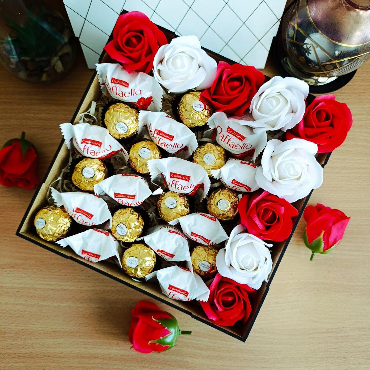 Бокс со сладостями и розами для девушки на день влюбленных/8 марта/день рождения (ar249) Бокс со сладостями и розами для девушки на день влюбленных/8 марта/день рождения (ar249)