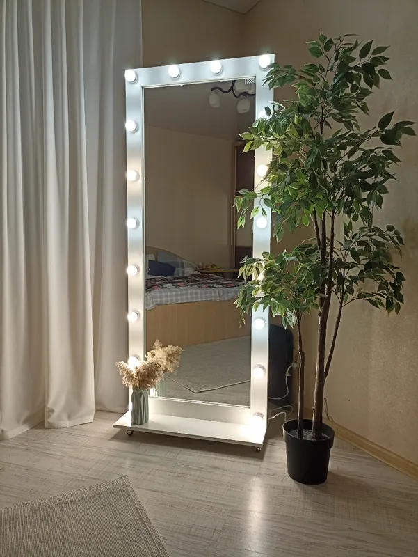 Зеркало напольное с рамой Miraline с ножкой на колесах 180х70 см Зеркало напольное с рамой Miraline с ножкой на колесах 180х70 см