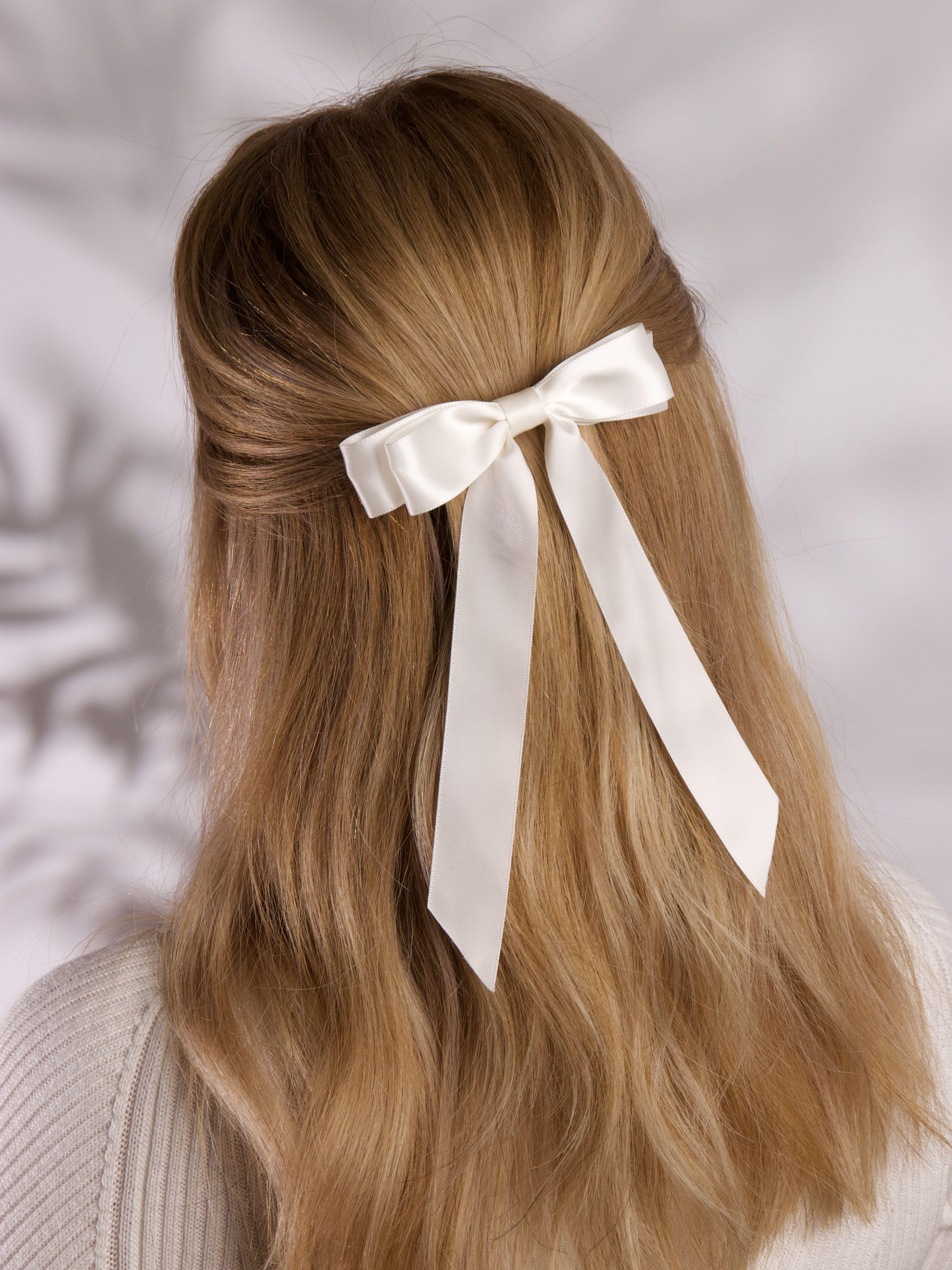 Заколка бант для волос BEROZE Creamy Charm атлас 11x19 см Молочный
