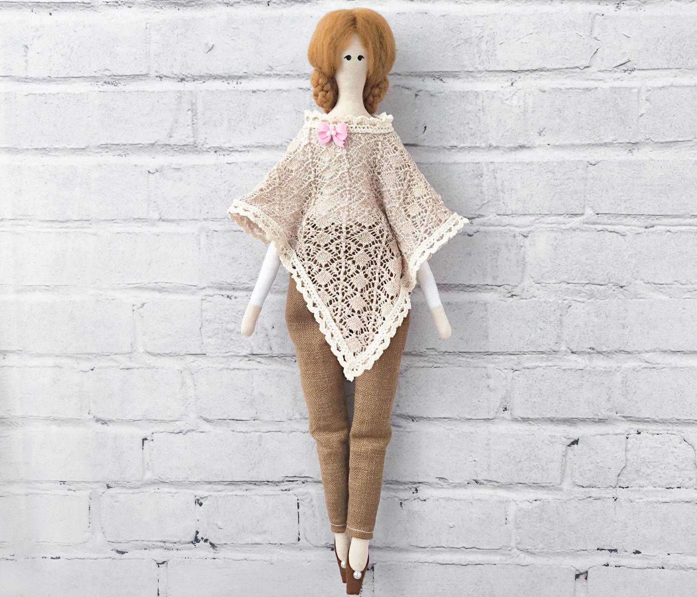 Интерьерная кукла в стиле тильда в брюках и пончо (32200010)