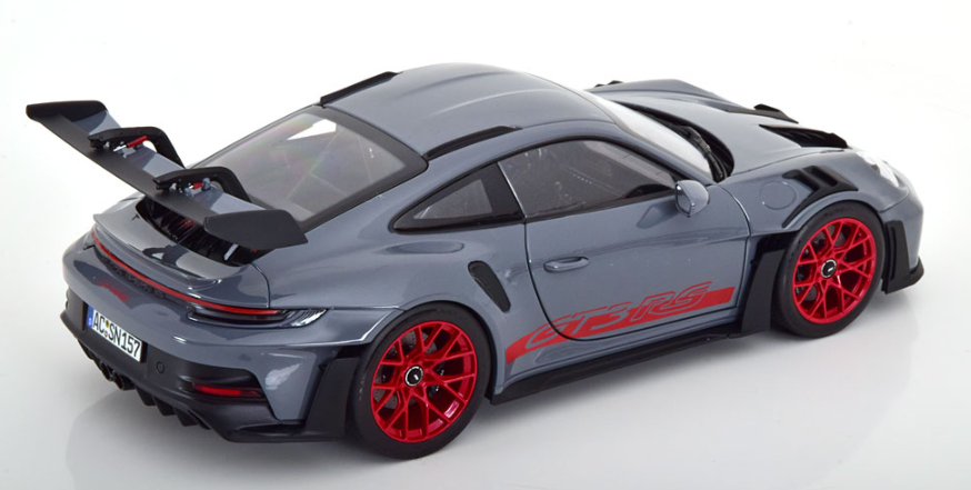 Модель автомобіля Norev 1:18 Porsche 911 992 GT3 RS Coupe Arctic Gray (187350) - фото 4