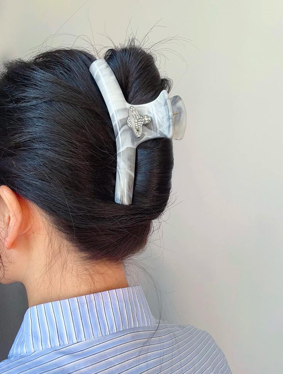 Краб для волос Vivienne Westwood Слоновая кость - фото 3 Краб для волос Vivienne Westwood Слоновая кость - фото 3