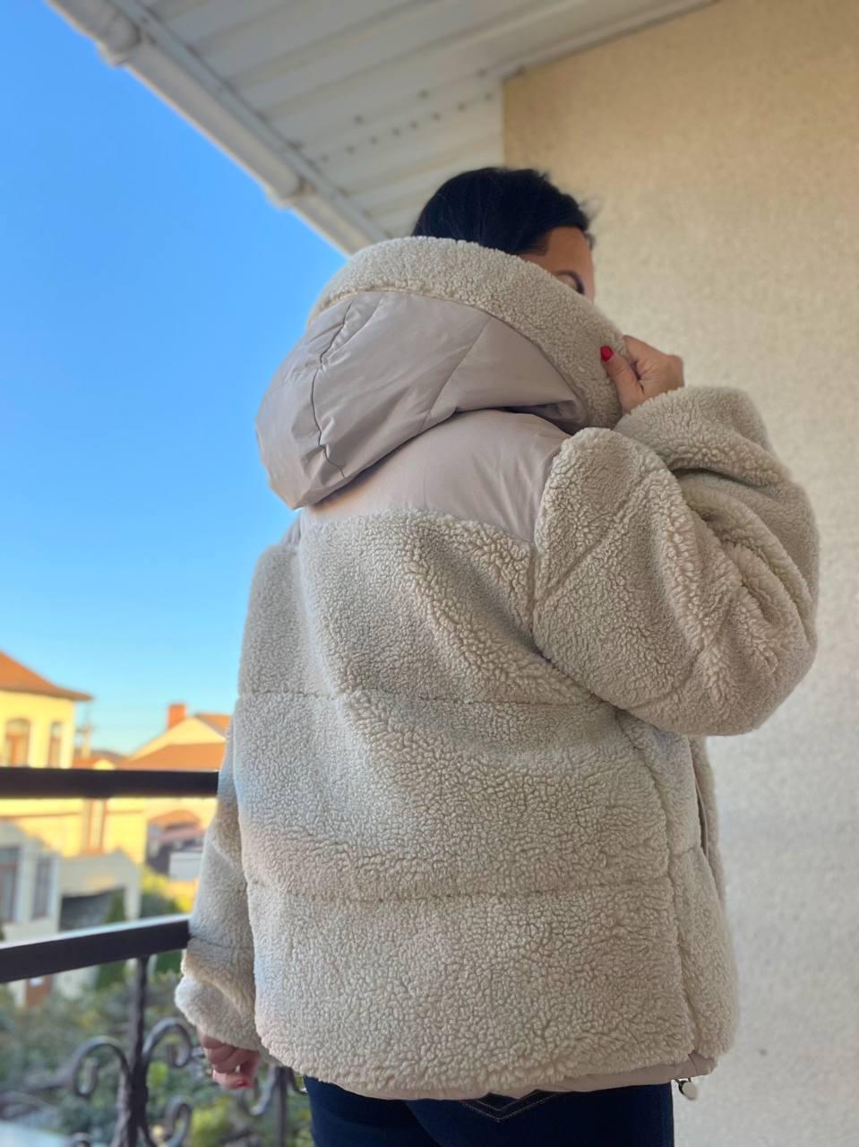 Куртка женская Lady Yep 9055 тедди комбинированная искусственный мех оверсайз с капюшоном р. 44-48 Бежевый (3054) - фото 4