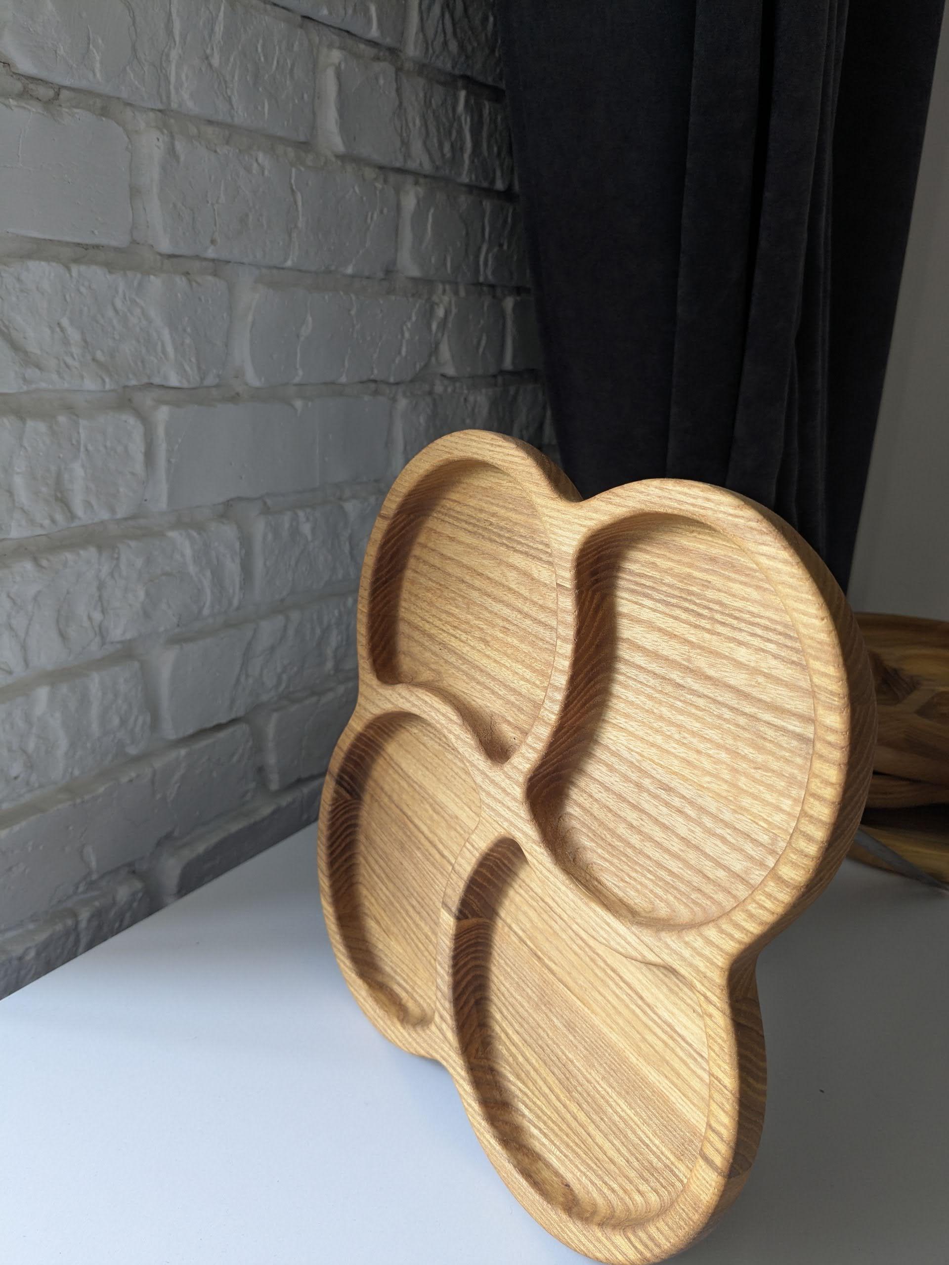 Менажниця кругла дерев’яна з ясеня 4 фігурні секції (SP-006) - фото 4 Менажниця кругла дерев’яна з ясеня 4 фігурні секції (SP-006) - фото 4