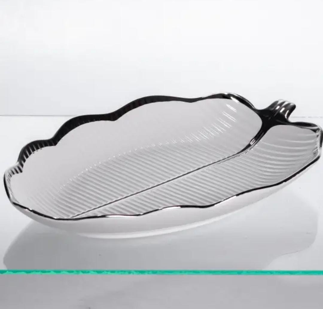 Блюдо сервірувальне Yiwu Camellia порцелянове 41х27х4 см Білий з сріблястим (ML6045)