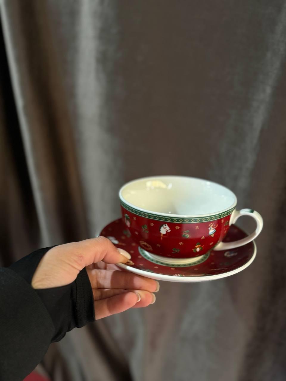 Чайник-заварник YIWU Christmas порцеляна з чашкою та блюдцем 500 мл/300 мл Червоний (HP-SD-10) - фото 2 Чайник-заварник YIWU Christmas порцеляна з чашкою та блюдцем 500 мл/300 мл Червоний (HP-SD-10) - фото 2