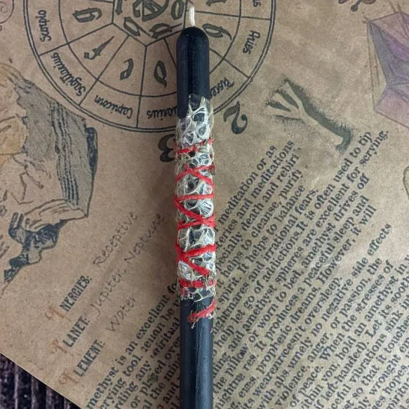 Свеча восковая с выползком Королевского питона Черный (18880514)