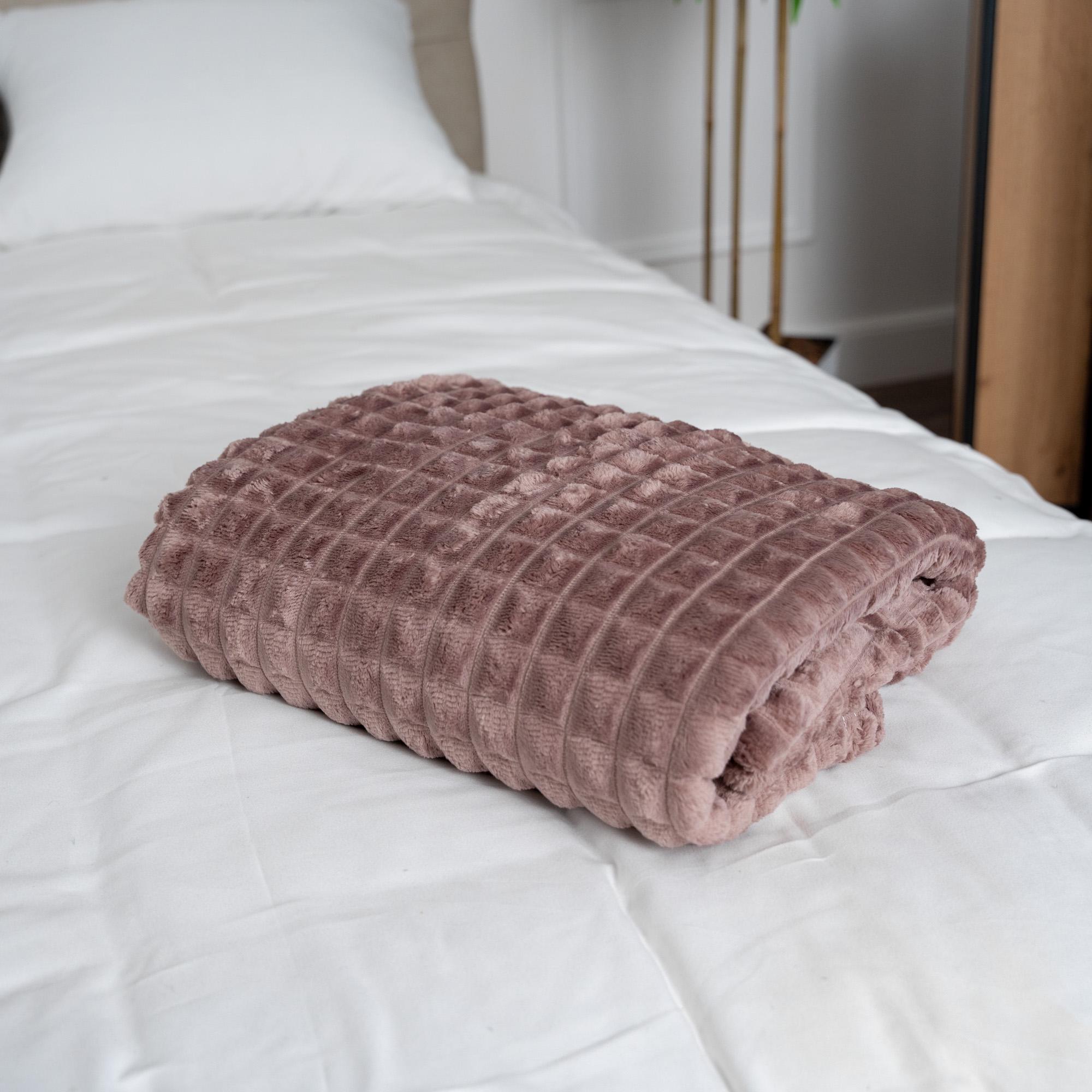 Плед велюровый в квадратик двуспальный Лавандовый (4002) Плед велюровый в квадратик двуспальный Лавандовый (4002)