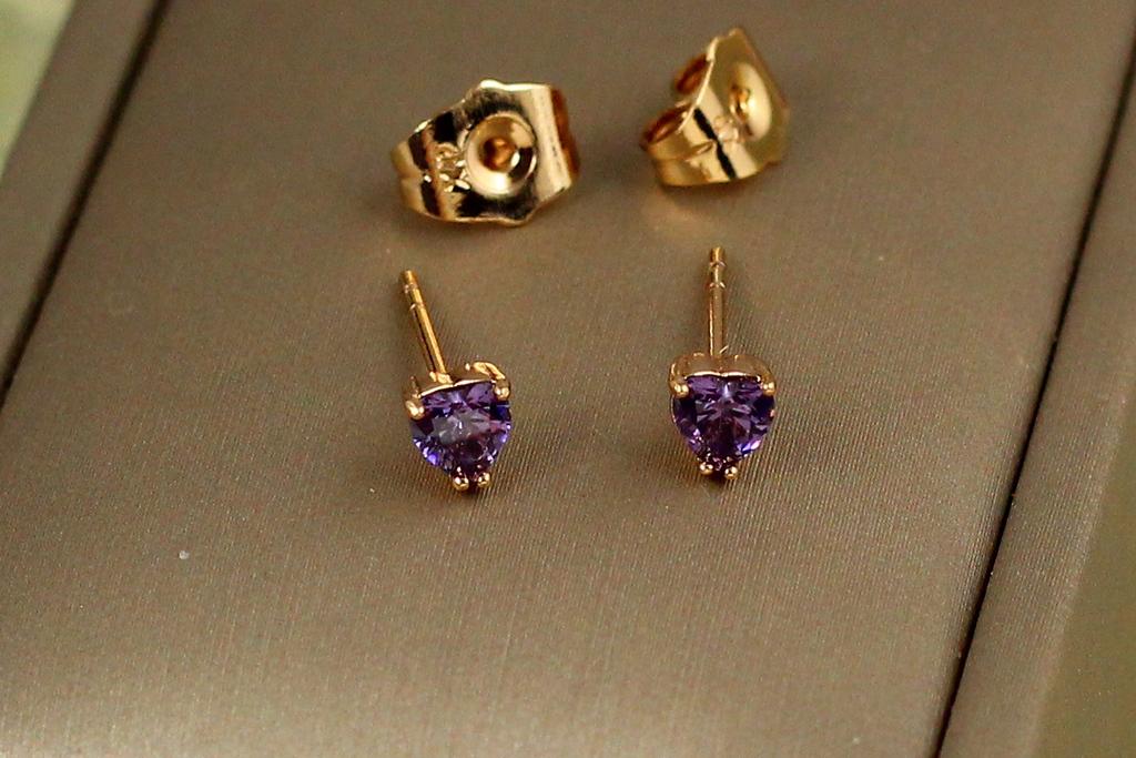 Серьги гвоздики Xuping Jewelry сердечки с фиолетовыми камешками 4 мм Золотистый (27479911)