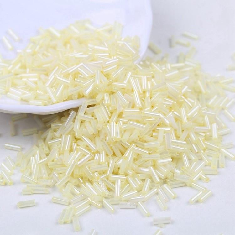 Бисер стеклярус блестящий 2х6 мм 50 г Кремовый (БР0206с03)