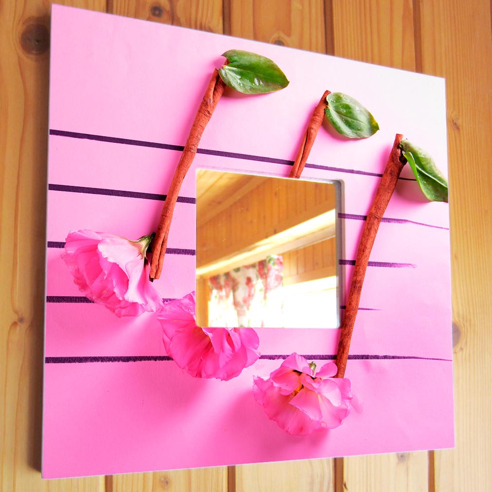 Зеркало декоративное Музыкальные ноты из цветов корицы и зелени 260х260 мм (M03784)