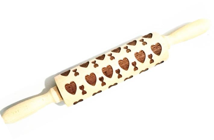 Скалка деревянная с узором №7 Сердца (4992)