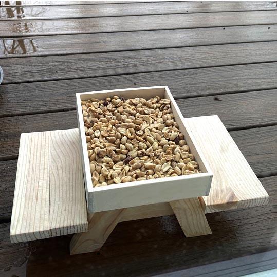 Кормушка для белок из дерева Арахис (ДДБ-000200) - фото 3 Кормушка для белок из дерева Арахис (ДДБ-000200) - фото 3