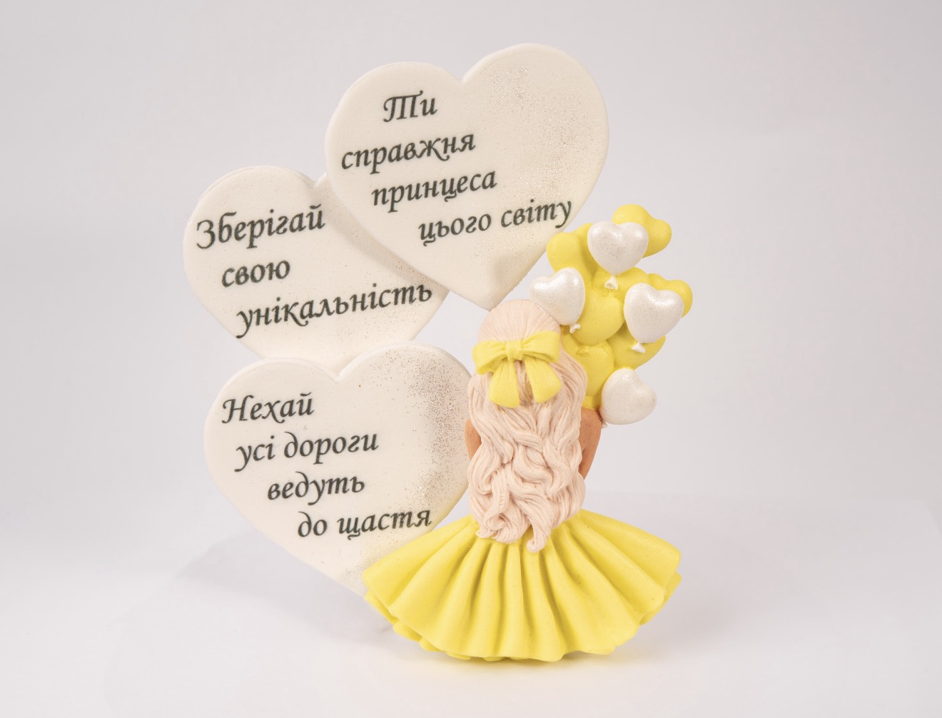 Декор на торт Девочка с сердечками Лимонный (2318085569) Декор на торт Девочка с сердечками Лимонный (2318085569)
