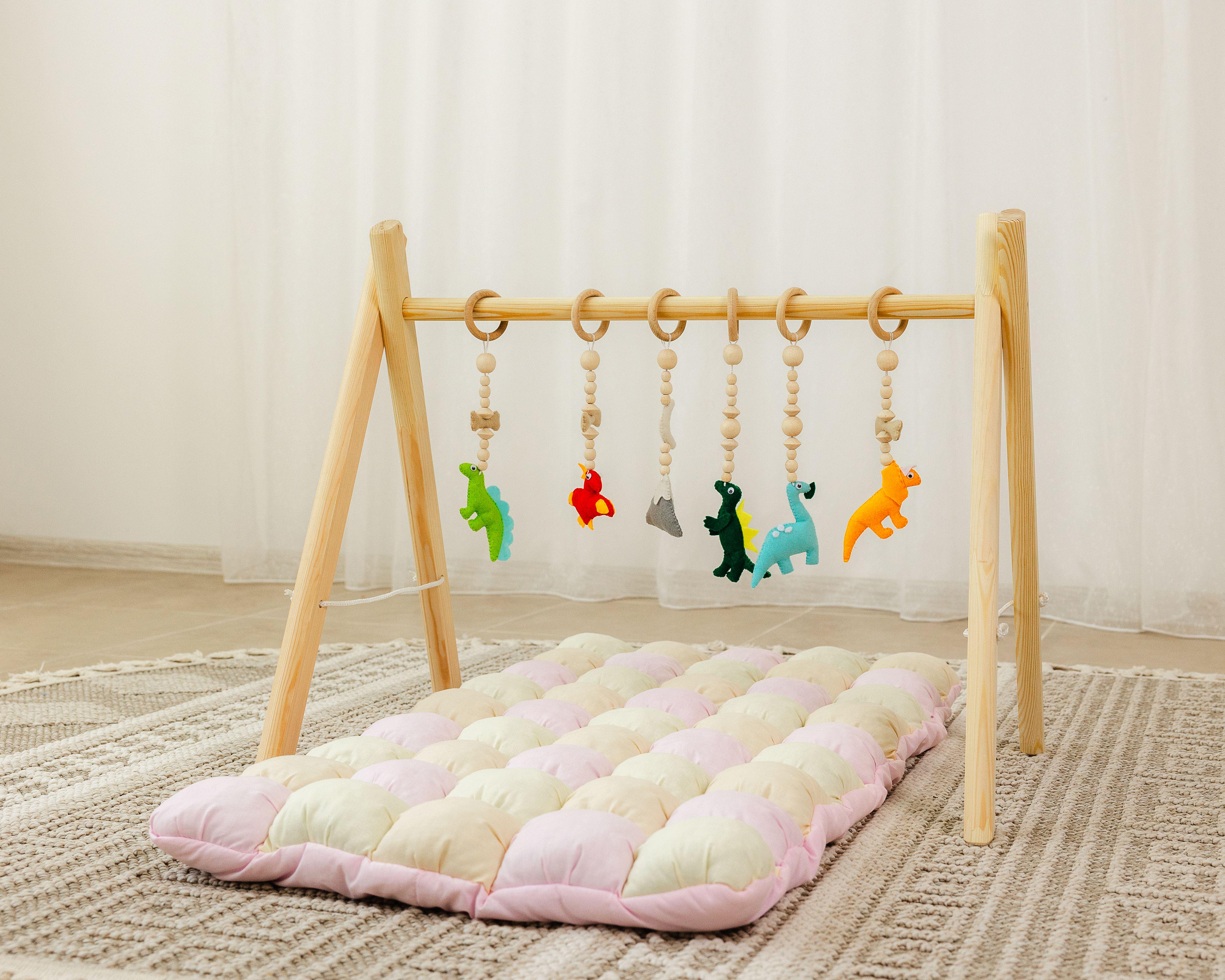 Мобиль напольный BabyGym Динозаврики с матрасиком Алиса (0002279)