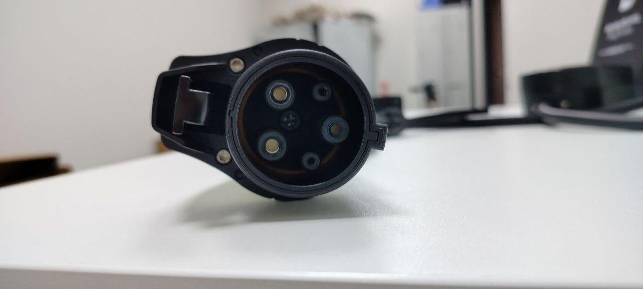 Зарядное устройство для электромобиля 3,7 кВт 16А OLED экран Type1 (J1772) - фото 8 Зарядное устройство для электромобиля 3,7 кВт 16А OLED экран Type1 (J1772) - фото 8