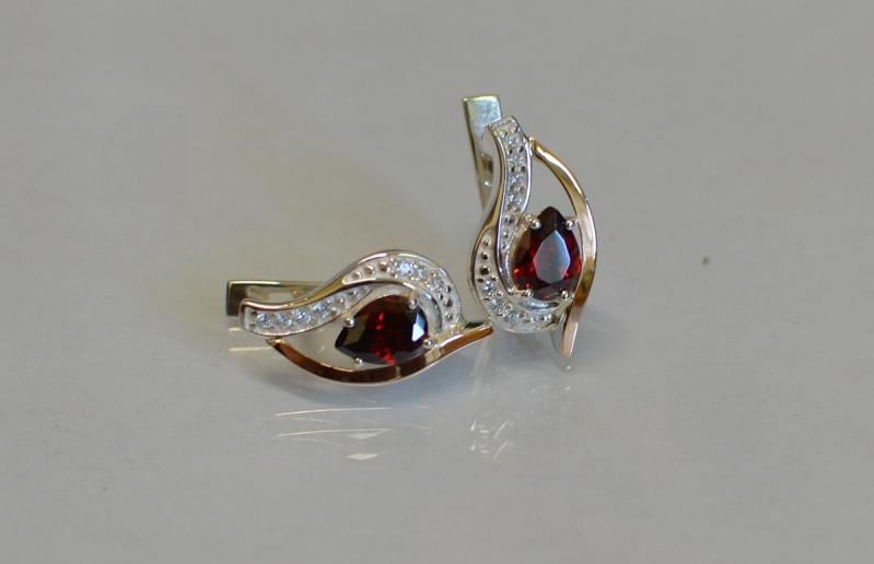Серебряные серьги Sil с элементами золота 078s-8 Гранат (Sil-924)