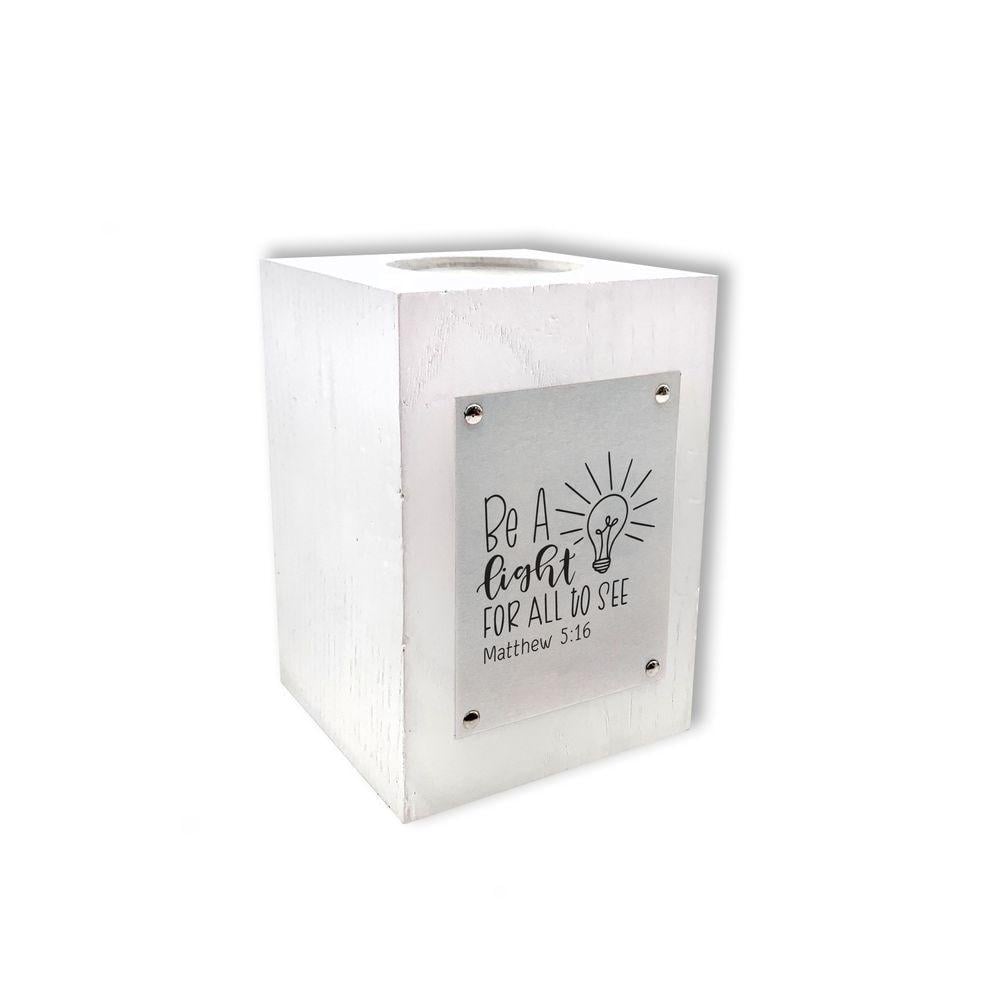 Подсвечник деревянный Be a light for all to see с металлической вставкой 7х10х7 см Белый (хрпмд00017бу) Подсвечник деревянный Be a light for all to see с металлической вставкой 7х10х7 см Белый (хрпмд00017бу)