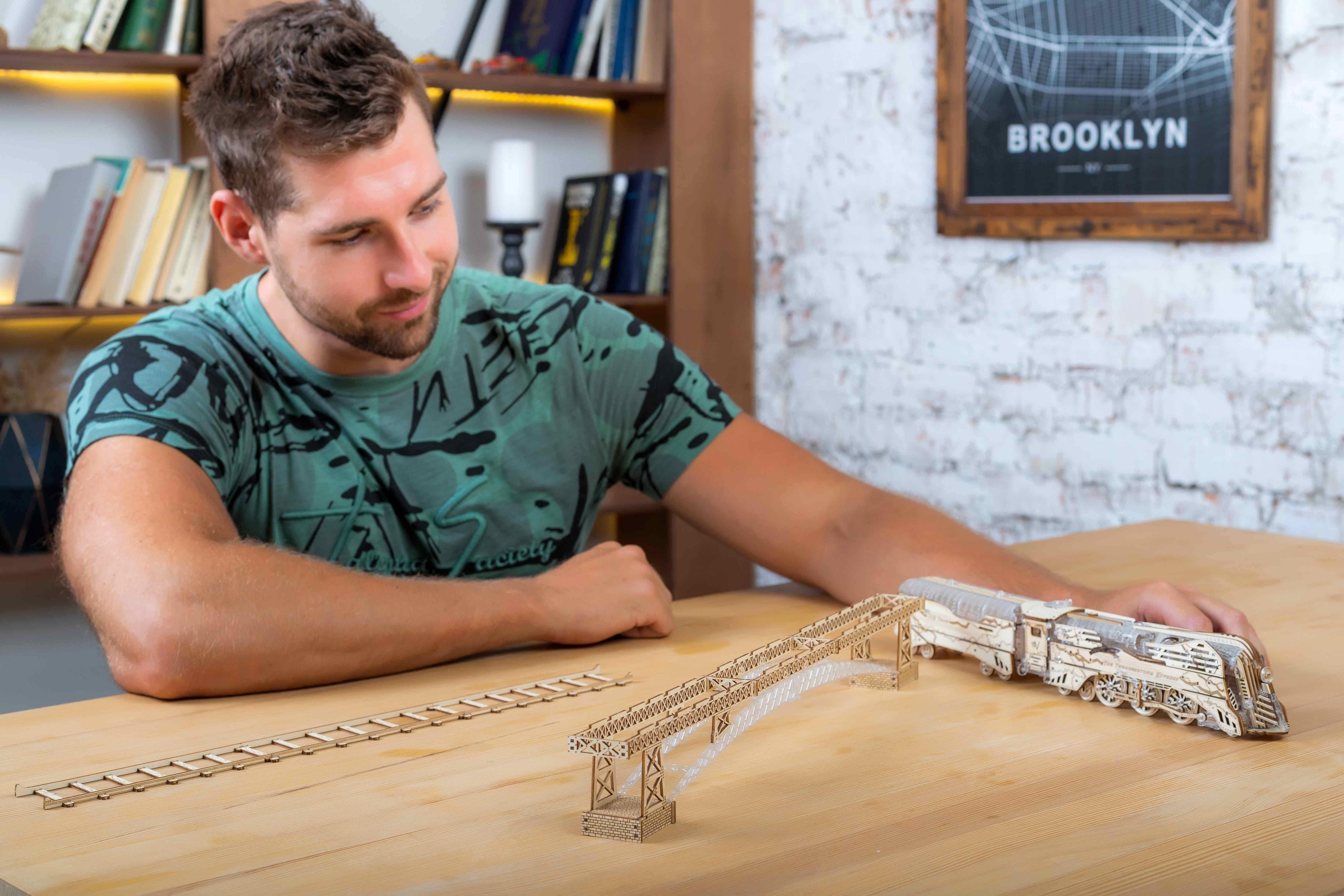 Конструктор дерев'яний Vіter Models Потяг The Thunderstorm Express (The Thunderstorm Express ) - фото 3