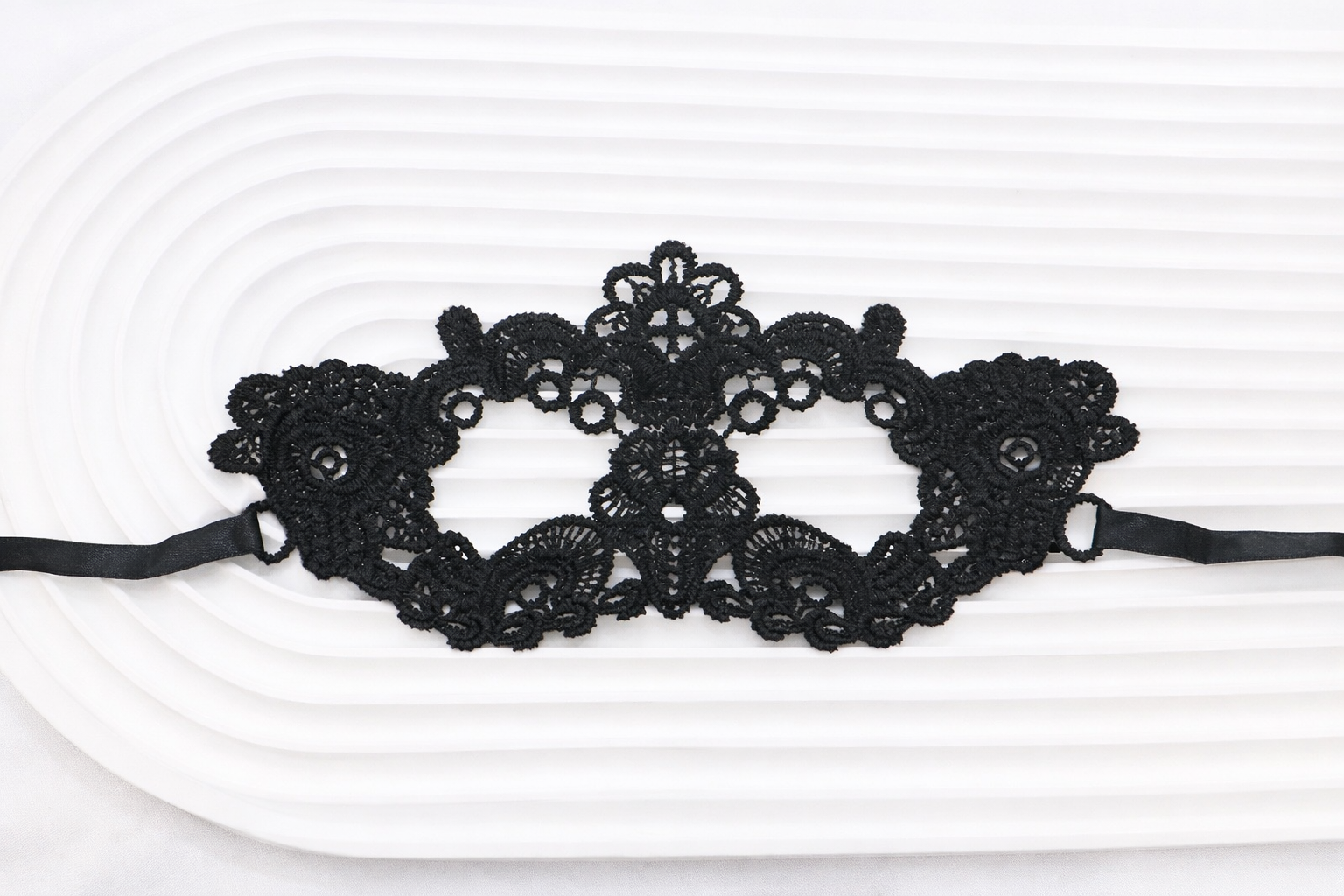 Маска карнавальная кружевная с орнаментом One size Черный (99982)