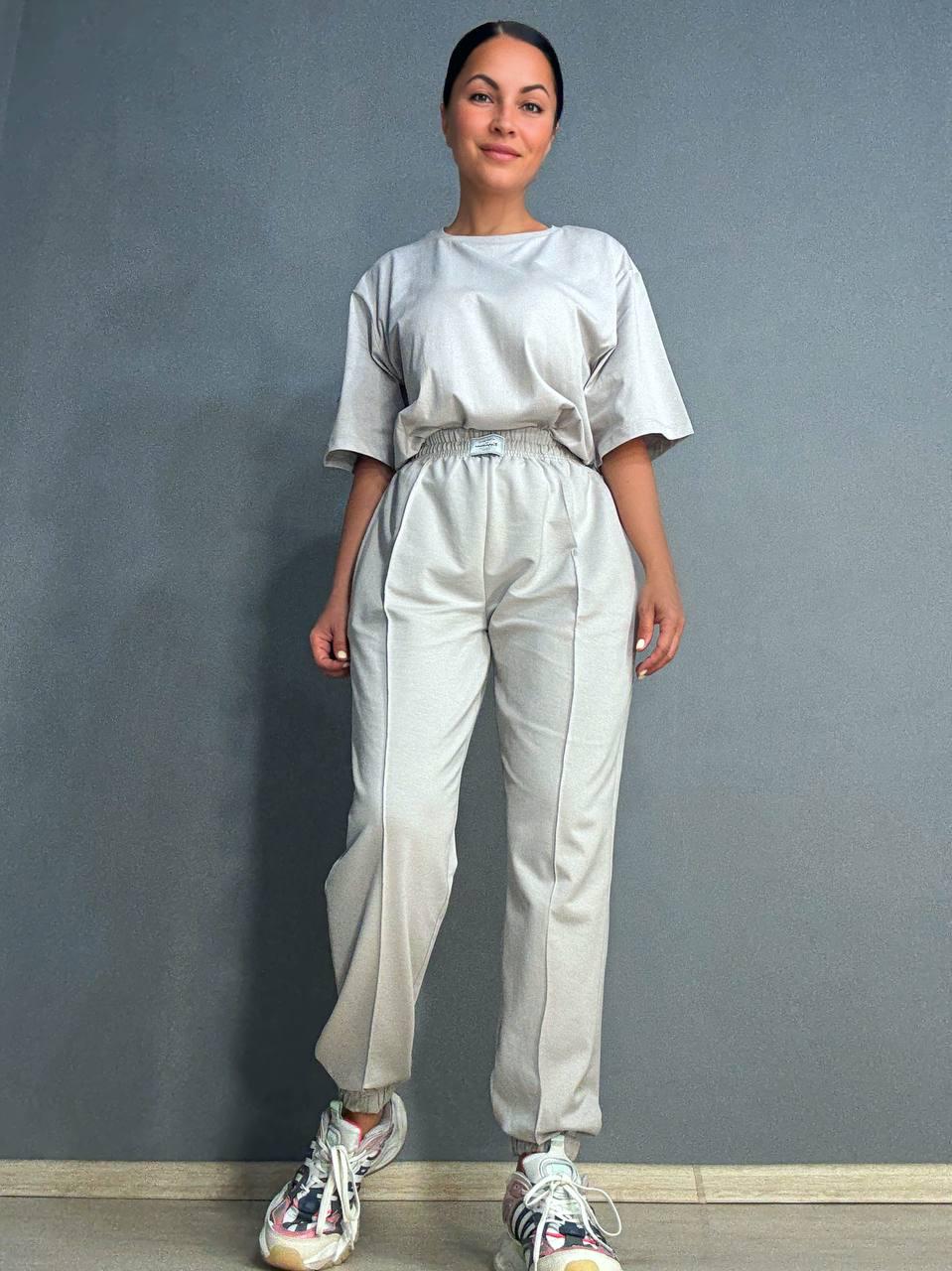 Костюм женский CAPPITONE 101212 футболка и брюки джоггеры со швом L Серый (1688) - фото 4 Костюм женский CAPPITONE 101212 футболка и брюки джоггеры со швом L Серый (1688) - фото 4